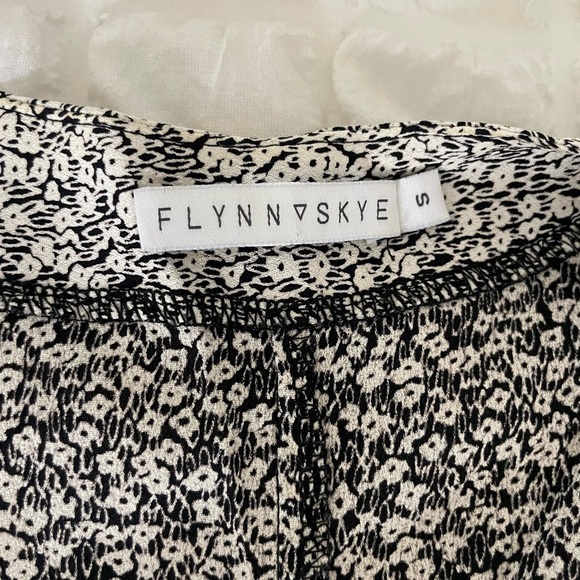 Flynn Skye Delilah front laced floral mini dress - Picture 6 of 9